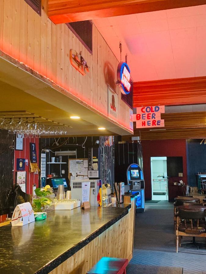 Manitou Motor Inn Exteriör bild